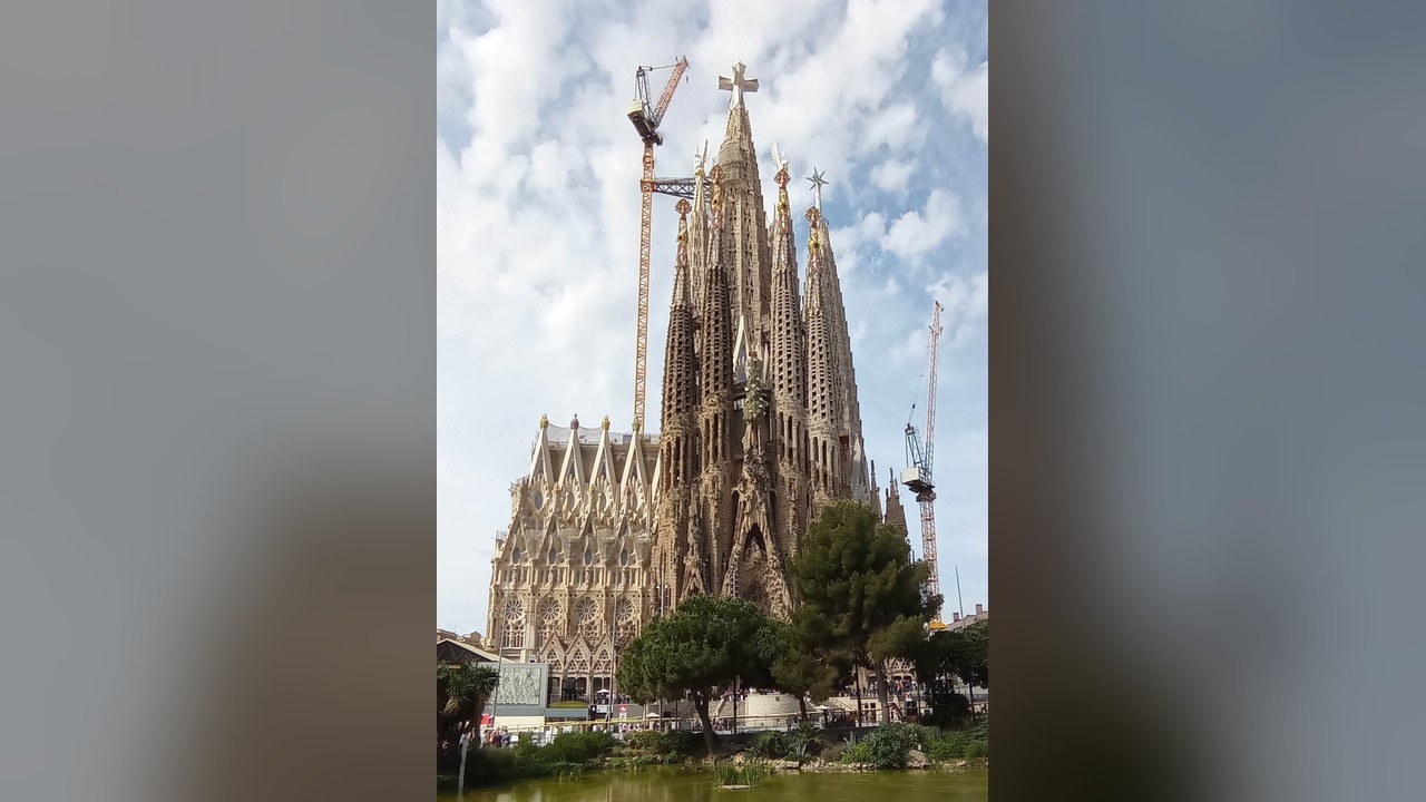 Analysis: Lego Sagrada Familia